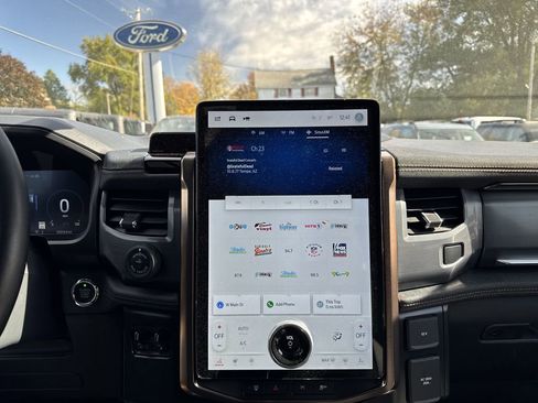 Used 2022 Ford F150 Lightning Lariat w/ Tow Technology Package image 31