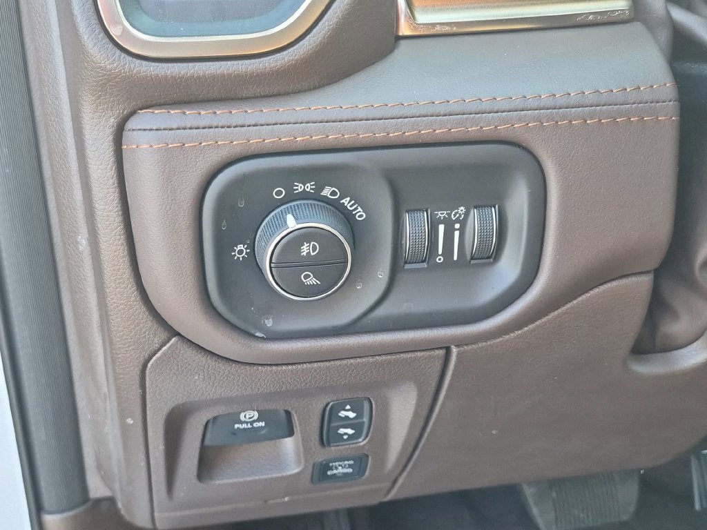 Used 2025 RAM 1500 Limited AWD/4WD image 14