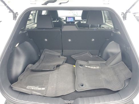 Used 2024 Toyota Corolla Cross SE image 9