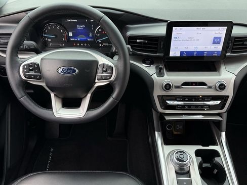 Used 2024 Ford Explorer XLT w/ Equipment Group 202A image 11