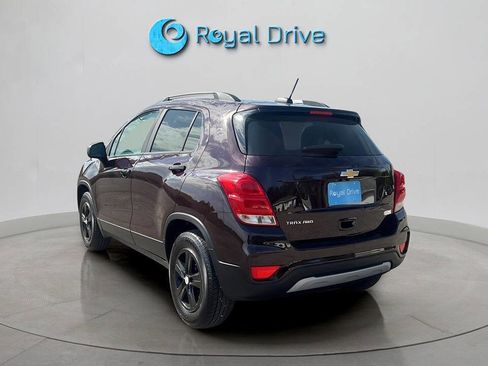 Used 2021 Chevrolet Trax LT AWD/4WD image 3