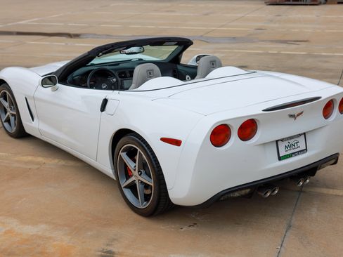 Used 2011 Chevrolet Corvette Convertible w/ Preferred Equipment Group RWD image 8