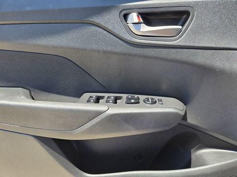 Used 2022 Hyundai Accent SE FWD image 25