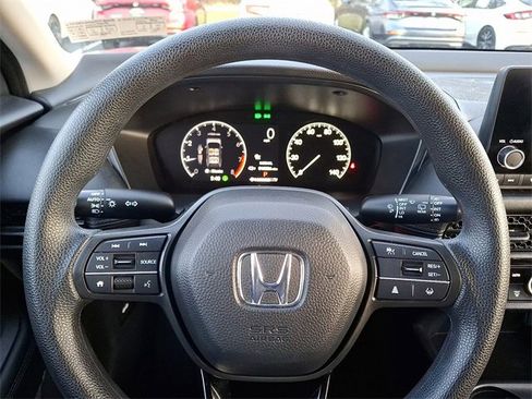Used 2023 Honda HR-V LX image 18