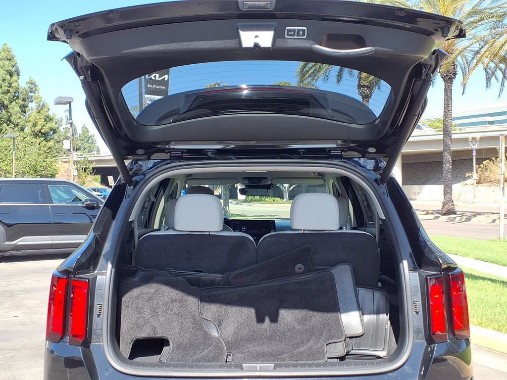 Certified 2023 Kia Sorento EX FWD image 22