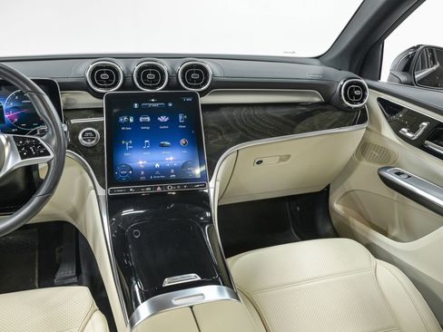 Used 2023 Mercedes-Benz GLC 300 4MATIC image 29