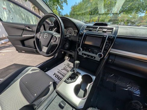 Used 2014 Toyota Camry SE FWD image 12
