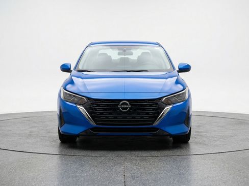 Used 2025 Nissan Sentra SV FWD image 2