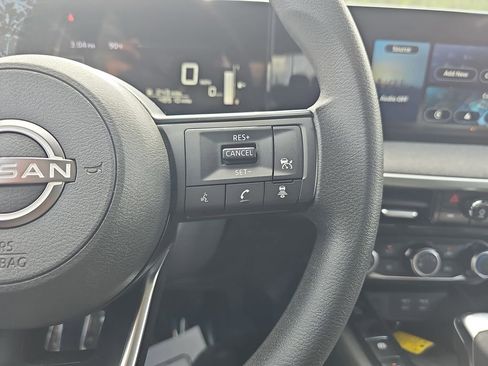 Used 2025 Nissan Kicks SV FWD image 22