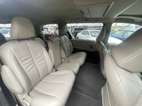 Used 2011 Toyota Sienna Limited image 13