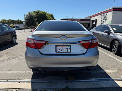 Used 2015 Toyota Camry SE FWD image 5