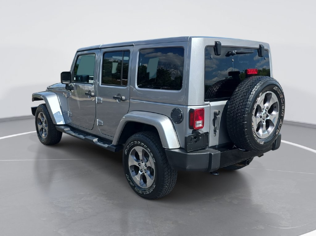 Used 2018 Jeep Wrangler Unlimited Sahara w/ Dual Top Group AWD/4WD image 6
