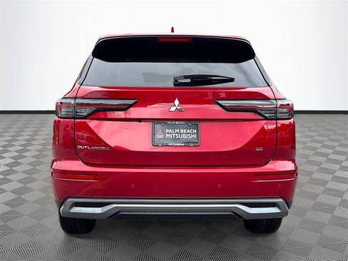 New 2025 Mitsubishi Outlander SE image 6