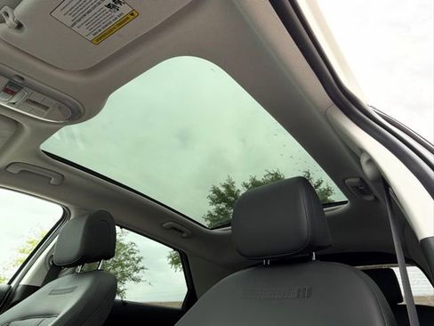 Used 2025 Hyundai Ioniq 5 Limited image 12