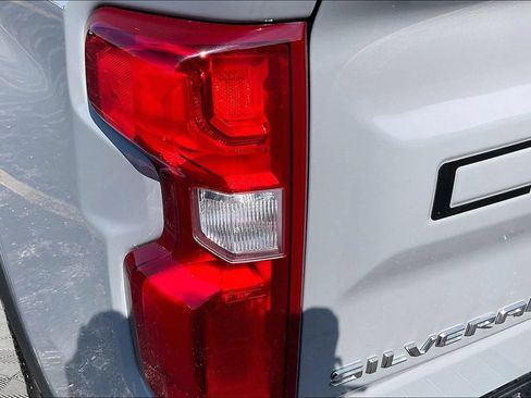 Used 2024 Chevrolet Silverado 1500 ZR2 w/ Technology Package AWD/4WD image 27