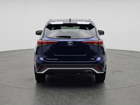 Used 2025 Toyota Highlander XSE AWD/4WD image 6