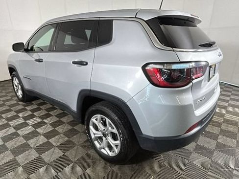 Used 2025 Jeep Compass Sport AWD/4WD image 4
