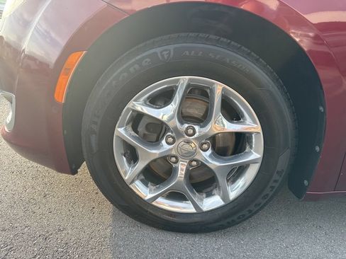 Used 2017 Chrysler Pacifica Limited FWD image 30