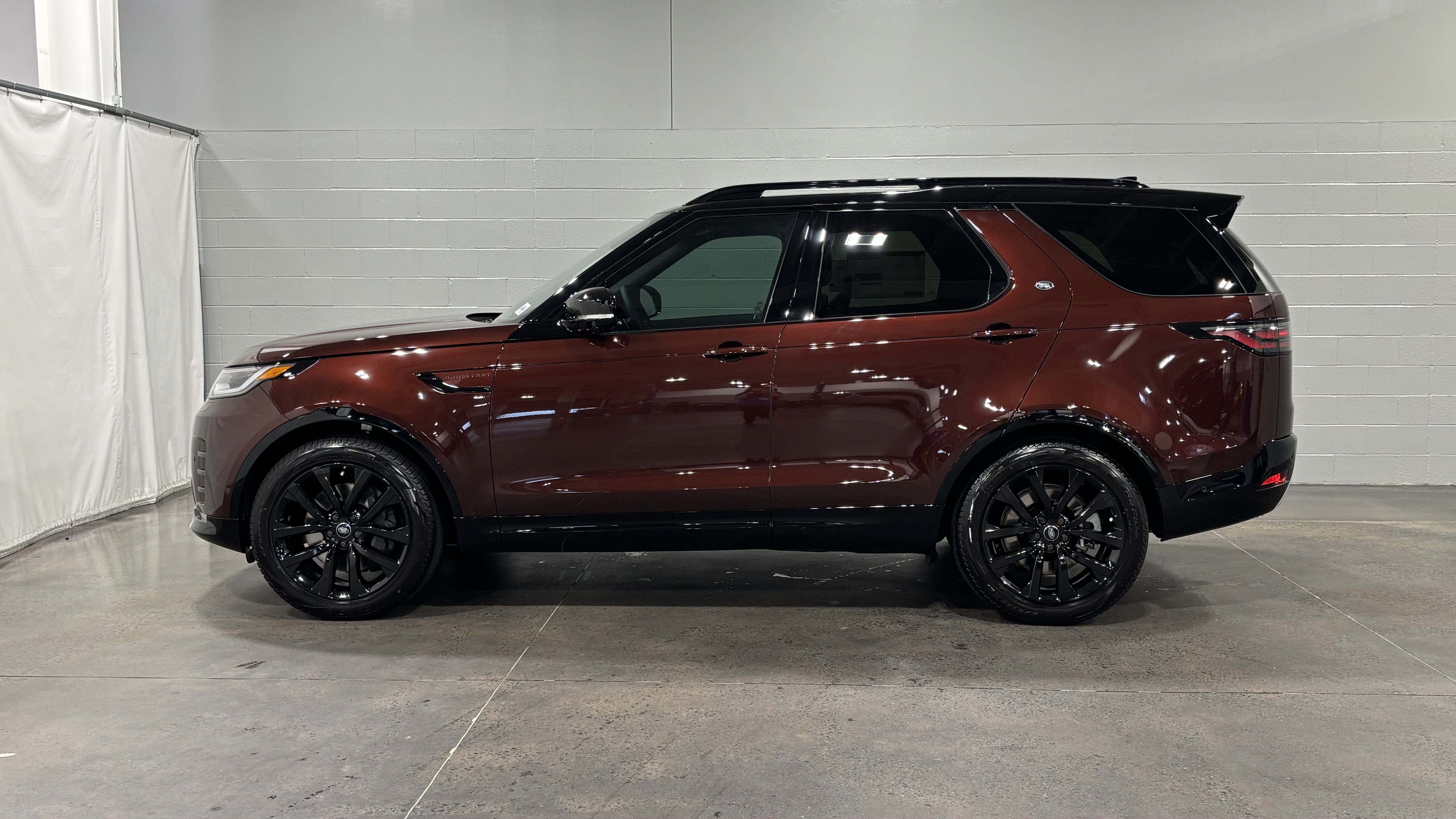 New 2026 Land Rover Discovery Limited Edition AWD/4WD image 7