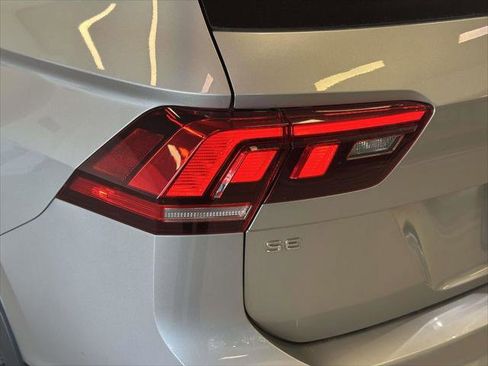 Used 2023 Volkswagen Tiguan SE R-Line image 8