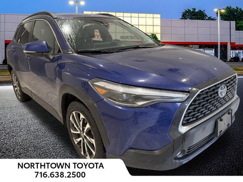 Used 2024 Toyota Corolla Cross XLE image 1