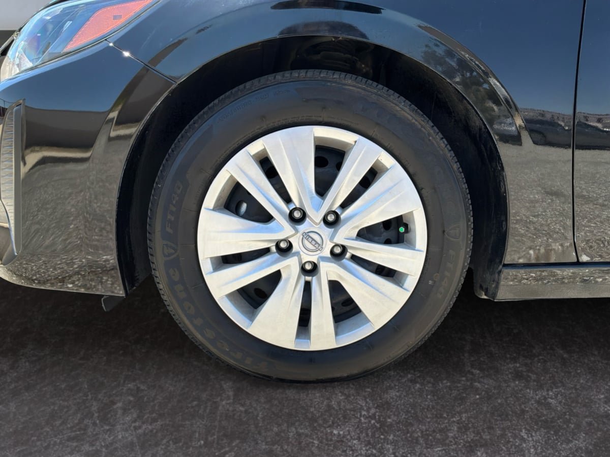 Used 2025 Nissan Sentra S FWD image 9