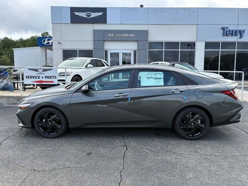 New 2026 Hyundai Elantra SEL Sport FWD image 4