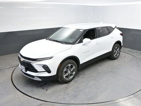 Used 2025 Chevrolet Blazer LT AWD/4WD image 42