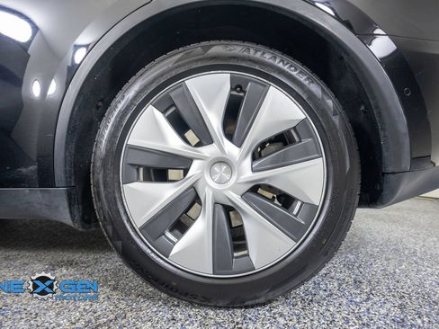 Used 2022 Tesla Model Y Long Range AWD/4WD image 44