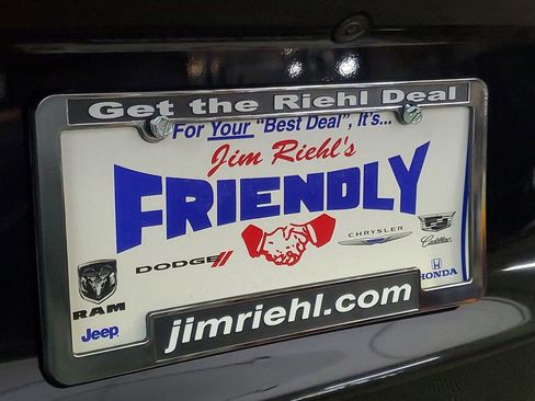 Used 2024 Chrysler Pacifica Touring-L image 10