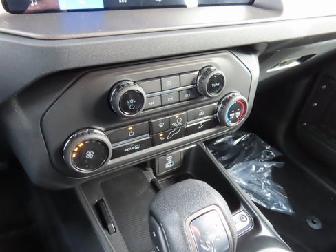 New 2025 Ford Bronco 4-Door w/ Sasquatch Package image 13