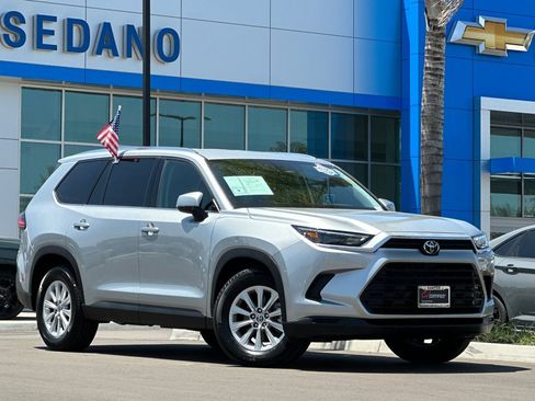 Used 2024 Toyota Grand Highlander FWD image 2