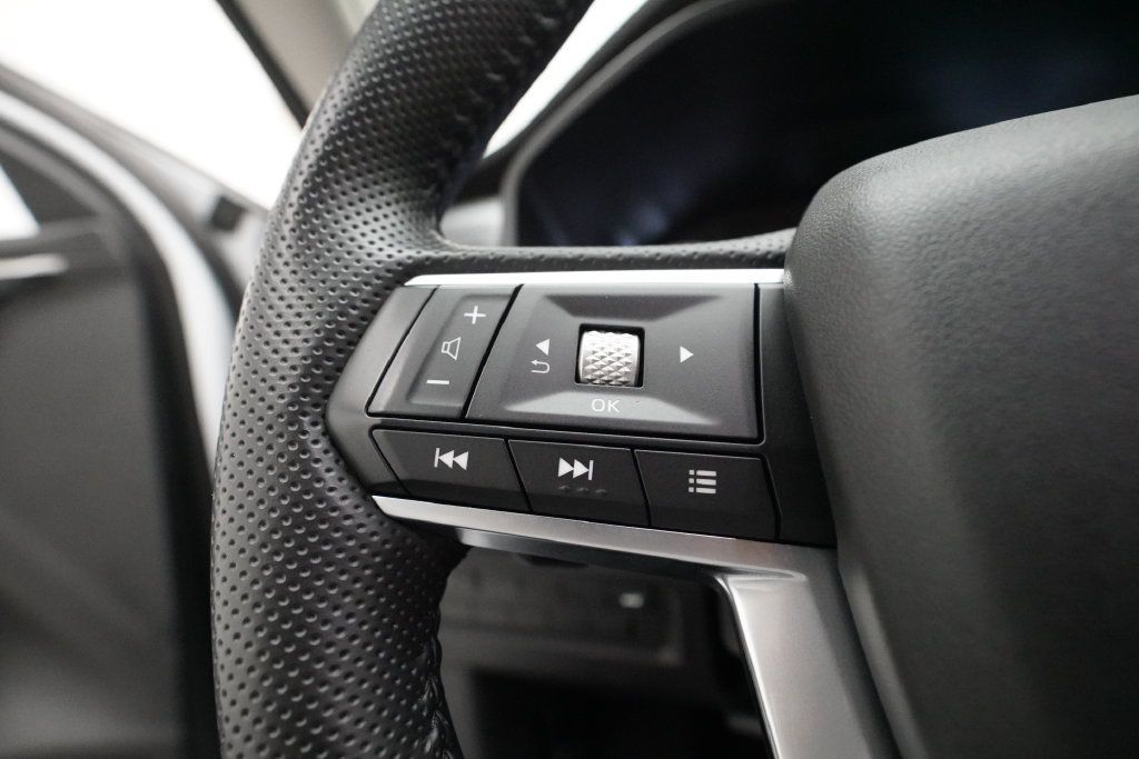Used 2025 Mitsubishi Outlander AWD image 18