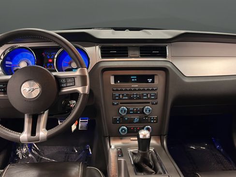 Used 2010 Ford Mustang GT RWD image 10