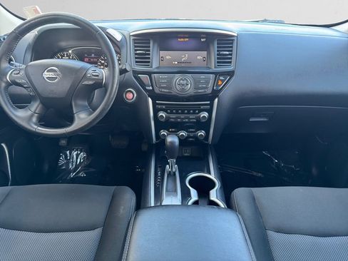 Used 2020 Nissan Pathfinder SV image 11