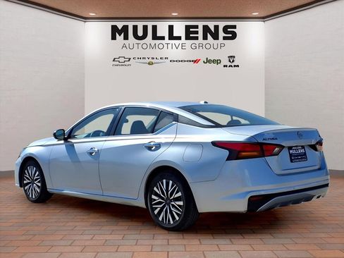 Used 2024 Nissan Altima 2.5 SV image 6