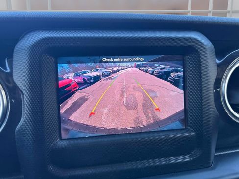 Used 2021 Jeep Wrangler Unlimited Sahara image 31