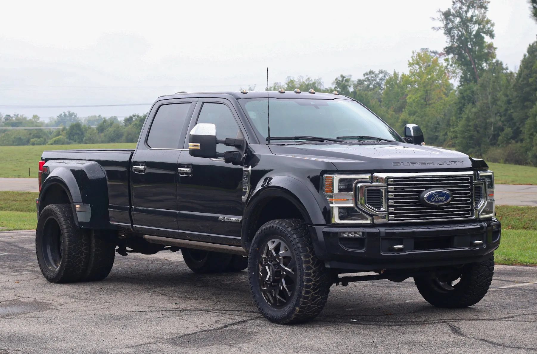 Used 2022 Ford F450 Platinum w/ FX4 Off-Road Package AWD/4WD image 1