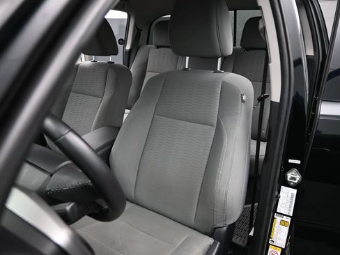 Used 2019 Toyota Tacoma SR5 RWD image 12