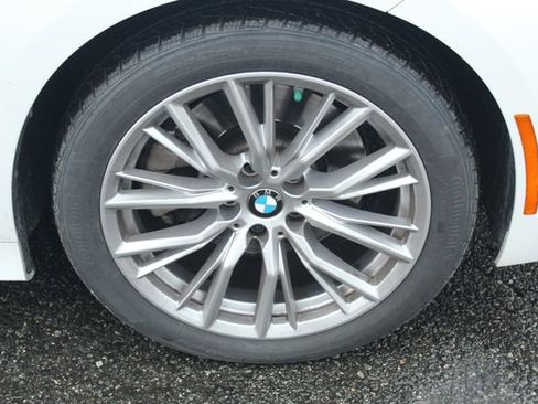 Certified 2023 BMW 330i xDrive Sedan w/ Convenience Package image 12