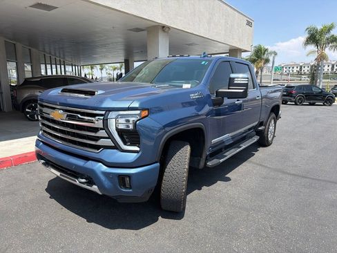 Used 2025 Chevrolet Silverado 2500 High Country w/ Technology Package AWD/4WD image 4