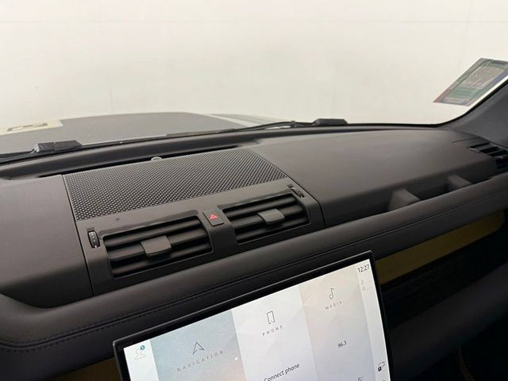 New 2026 Land Rover Defender 110 AWD/4WD image 34