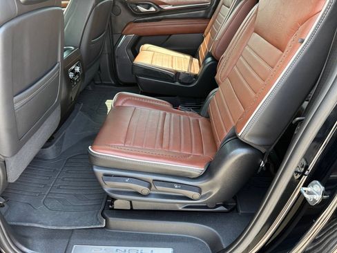 Used 2023 GMC Yukon XL Denali Ultimate w/ LPO, Floor Liner Package AWD/4WD image 11