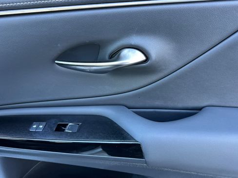 Used 2023 Lexus ES 300h w/ Premium Package image 18