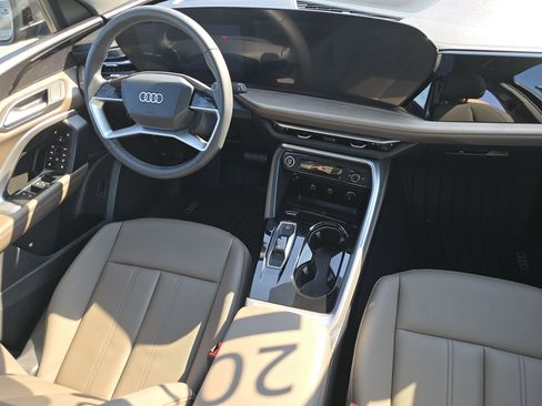 Certified 2025 Audi Q5 Premium w/ Convenience Package AWD/4WD image 21