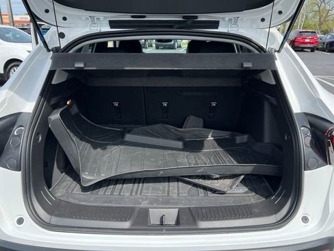 Used 2024 Chevrolet Trax LT w/ Sunroof Package FWD image 25