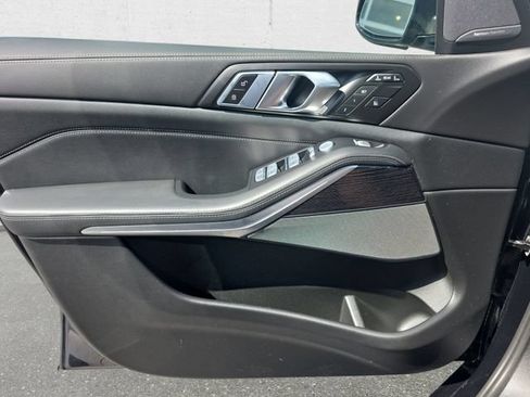 Used 2025 BMW X7 M60i AWD/4WD image 31