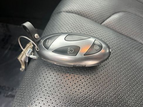 Used 2025 Hyundai Elantra Limited image 20