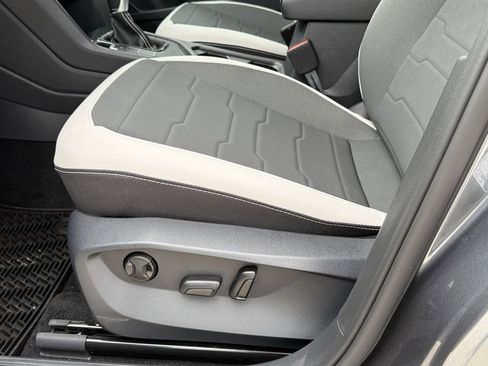 New 2026 Volkswagen Taos SE FWD image 13