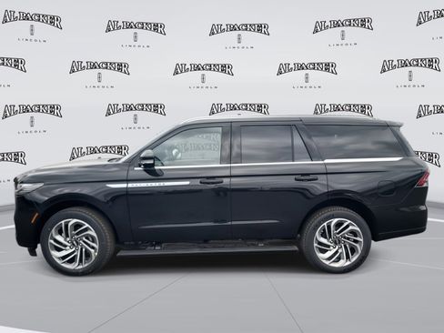 New 2026 Lincoln Navigator Reserve image 2